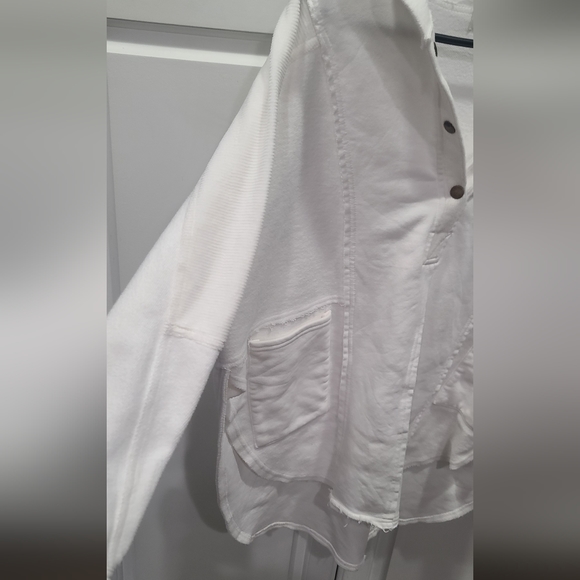 White Pullover Shirt With Side Slits Made By THE POST, Size M, NEW - Picture 3 of 6